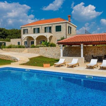 Kamena vila sa bazenom u blizini Dubrovnika