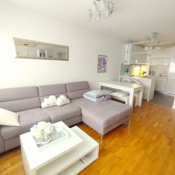 LANIŠTE, prekrasan 2 soban stan sa balkonom!