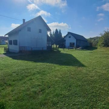 Ličko Cerje, seosko imanje na odličnoj lokaciji,  JAKO POVOLJNO!!!!