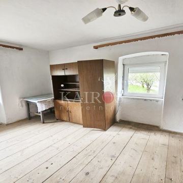 LIČKO LEŠĆE, kuća 150 m2, okućnica 1.003 m2