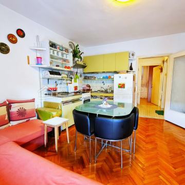 LIJEPI STAN U CENTRU