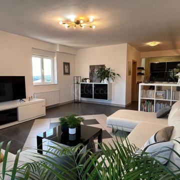 Ližnjan – Moderan i prostran stan s pogledom na more (87,48 m²)