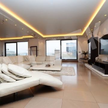 LUKSUZAN 3-SOBAN PENTHOUSE S GARAŽOM ZA 3 AUTOMOBILA I PREDIVNIM POGLE