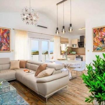 ***Luksuzan stan u Stobreču, panoramski pogled na more***