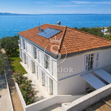 ZADAR – PRVA LINIJA UZ MORE, EKSKLUZIVNA VILA