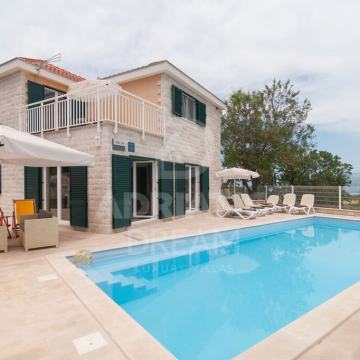 Luksuzna Vila s bazenom na Braču, prodaja