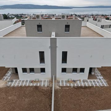 JEDINSTVENA PRILIKA Luksuzna vila s bazenom u Kaštelu Sućurcu V9