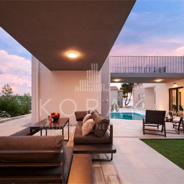 Luksuzna vila, Dugi Rat, 225 m2