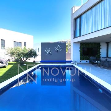 Luksuzna vila s pogledom na more u Podstrani - ekskluzivna prodaja