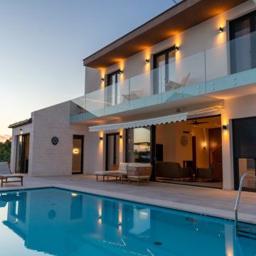 LUKSUZNA VILA POTPUNO OPREMLJENA -VRSI (Zadar)