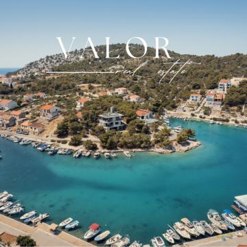 Luksuzna villa prvi red uz more, okolica Rogoznice, 405.00 m2