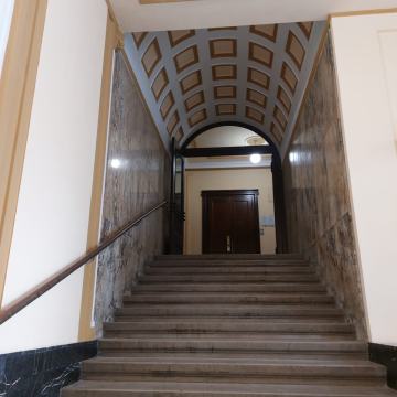 Luksuzni 2-sobni ured, 45m2, centar, garaža za 2 automobila.