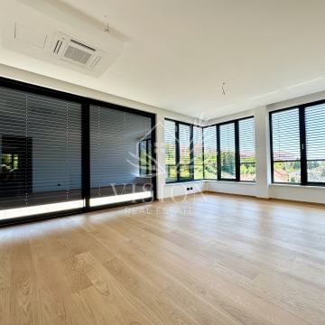 Luksuzni penthouse u novogradnji s liftom