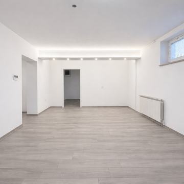 MAKSIMIR- SJAJNA LOKACIJA | TROSOBAN RENOVIRAN STAN | 72 m2