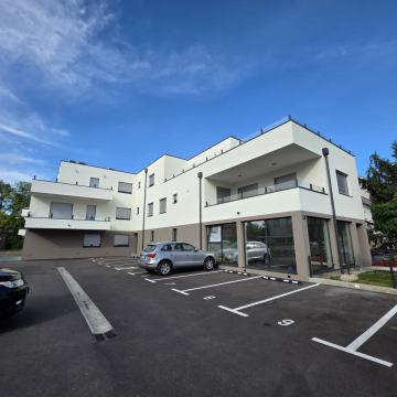 Malešnica, četverosoban stan u prizemlju, parkirno mjesto i spremište