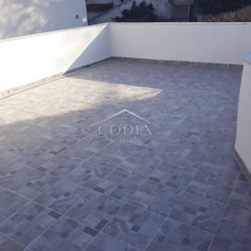 Mali Lošinj - stan na izvrsnoj lokaciji s velikom terasom