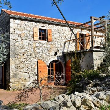 Malinska, adaptirana kamena kuća s pogledom na more!