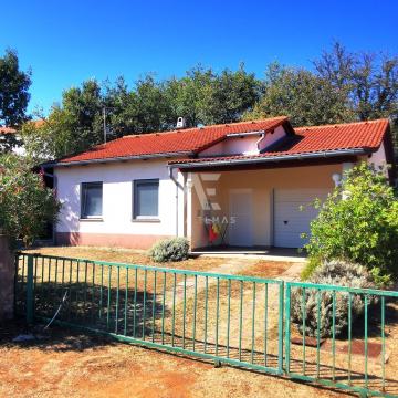 Malinska,okolica, šarmantna samostojeća prizemnica na mirnoj lokaciji!