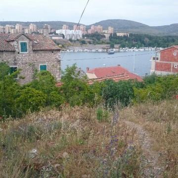 MANDALINA, ŠIBENIK, LIJEPA POZICIJA , DOBAR POGLED!!!!