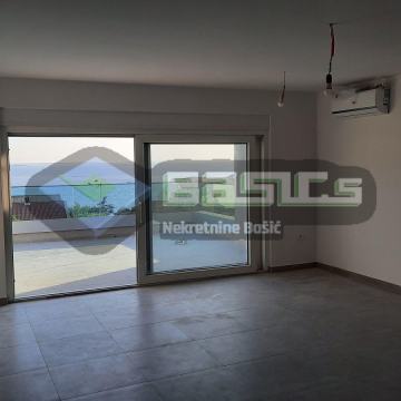 MANDRE-Četverosoban stan 134,59 m2 u potkrovlju + garaža