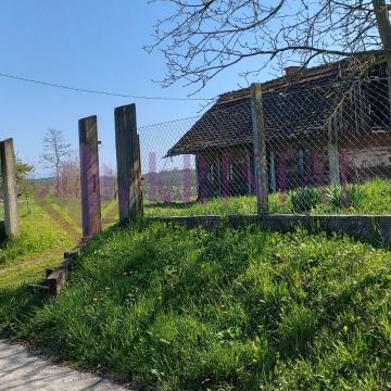 Marija Gorica, autohtona drvena kuća 40 m2 i zemljište 10000 m2