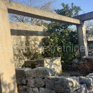 Marina,Vinišće,stara kamena kuća 280 m2 na parceli od 800 m2