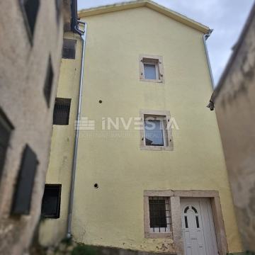 Medulin centar, obnovljena kamena kuća
