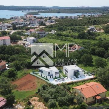 Medulin, impresivna vila u roh-bau fazi, blizina Plodina