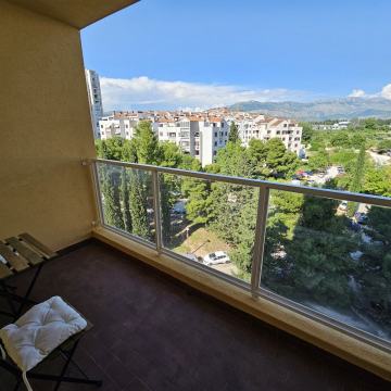 MERTOJAK – Komforan trosoban stan 88 m² | 6. kat | 3 balkona