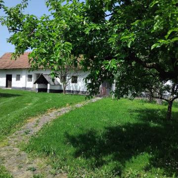 Novi Mihaljevci, kuća sa dvorištem  + voćnjak ukupne površine 3036 m2