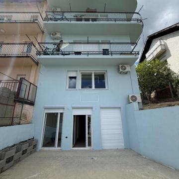 Mikulići, 58m2 (stan) + 68m2 (dodatni prostor s vrtom), novoadaptirano