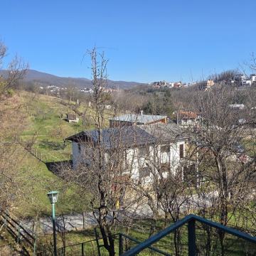 Mikulići, katnica 76 m2, 3 sobe, garaža, za renoviranje