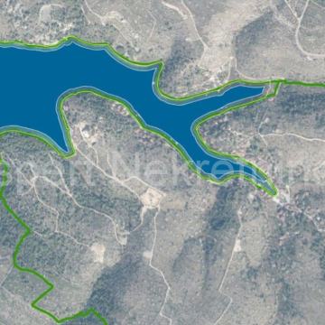 Milna,Bobovišća,građevinsko zemljište 526 m2 od mora 140m