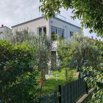HRVATSKA, DALMACIJA, ZADAR
MODERNA KUĆA SA TRI STANA U ZADRU
