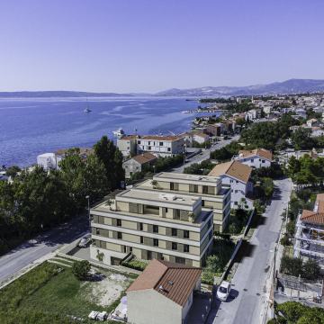 Moderne zgrade prvi red do mora u Kaštel Sućurcu