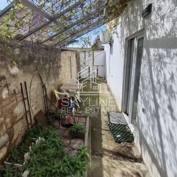 Moderni stan sa terasom u blizini centra