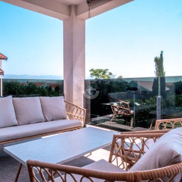 MODERNO UREĐEN APARTMAN S 2 SPAVAĆE SOBE, 400 M OD MORA, VIR - ZADAR