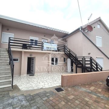 Murter, kuća s 3 apartmana – 160 m od mora - SNIŽENO!