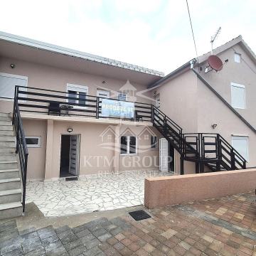 Murter, kuća s 3 apartmana – 160 m od mora - SNIŽENO!