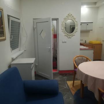 NAJAM GARSONJERE NA BORONGAJU  KRAJ KAMPUSA-