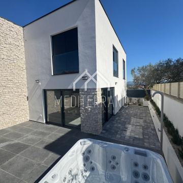 Dvojna kuća s pogledom, spremna za useljenje - novogradnja