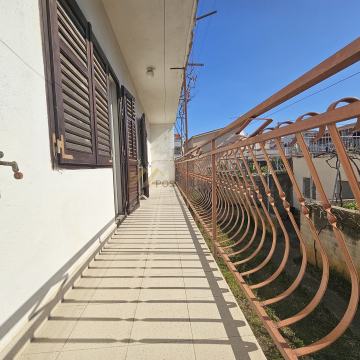 NESLANOVAC, TROSOBAN STAN S DVORIŠTEM i KONOBOM