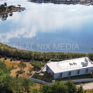 NIN-EKSLUZIVNA VILLA 1. RED DO MORA!