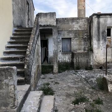 NINSKI STANOVI - KAMENA KUĆA