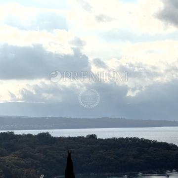 Njivice, dvojna kuća s dva apartmana, prilika!