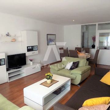 Njivice,ODLIČNA PRILIKA!!moderan dvosoban stan u blizini svih sadržaja