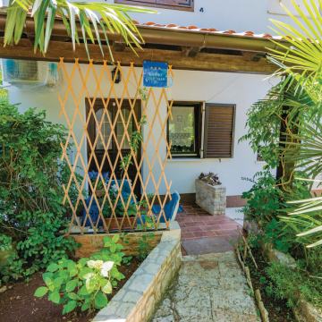 NOVIGRAD – KUĆA S 4 STAMBENE JEDINICE, POGLED MORE, 600 M OD MORA