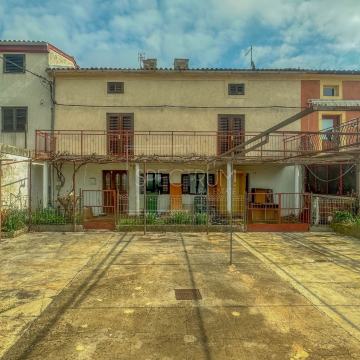 Novigrad okolica, kuća sa vrtom za adaptaciju