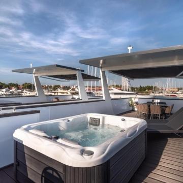 NOVIGRAD-PLUTAJUĆA KUĆA NA MORU PRODAJA