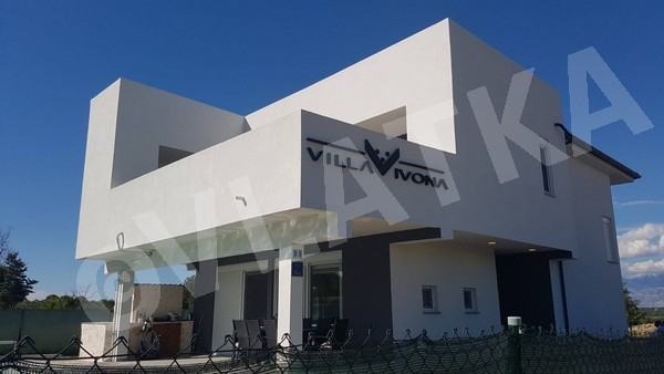 NOVOGRADNJA POKRAJ ZADRA: KUĆA 180 m2 S BAZENOM !